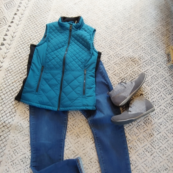 Andrew Marc Teal and Black Quilted Vest Jacket. - Picture 2 of 8